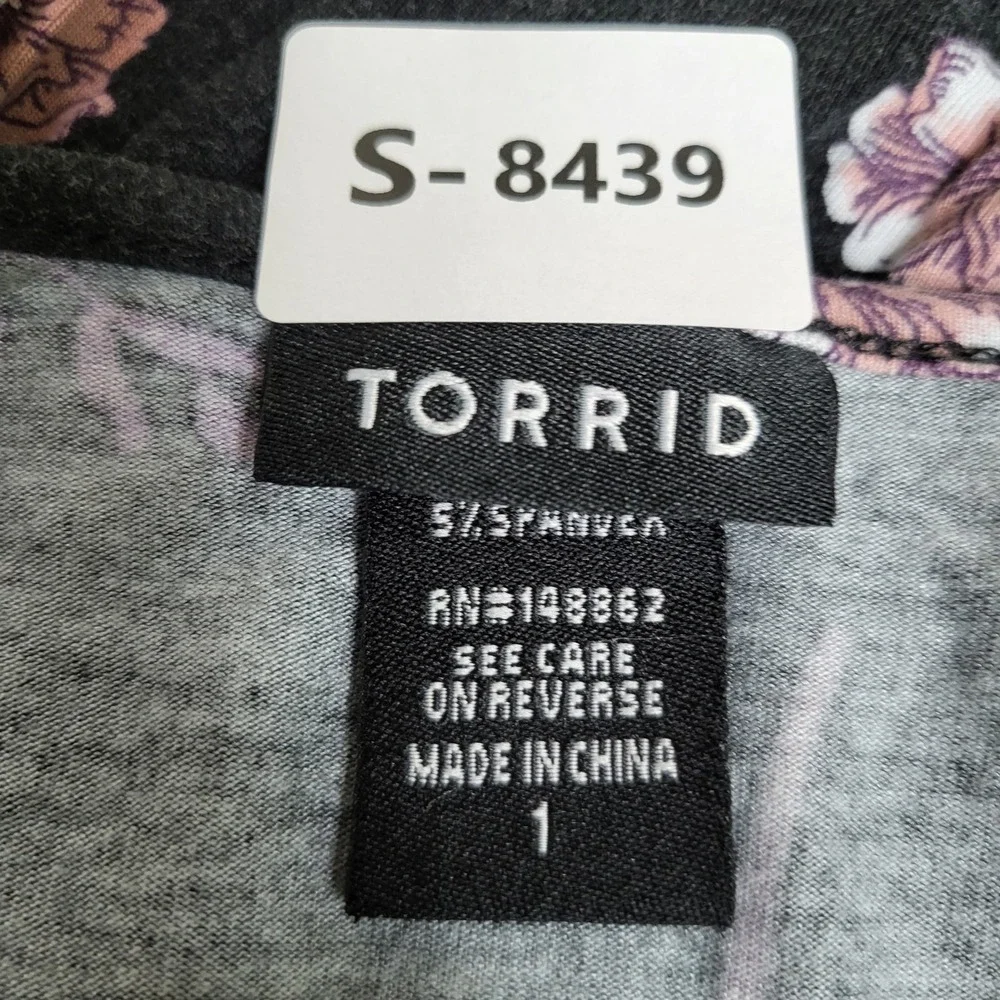 Torrid Women Blouse 1 Black Floral Babydoll Crisscross Back Long Sleeve‎